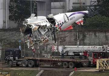 taiwan pilot s body found clutching joystick of crashed plane reports