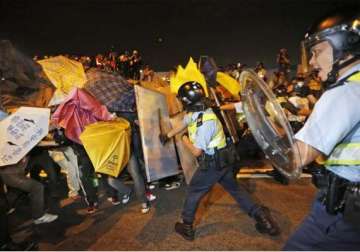 hong kong protesters police clash 40 arrested