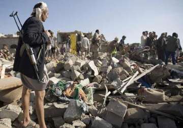 airstrikes in yemen leave 120 000 people displaced un