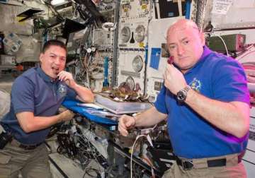 two nasa astronauts wrap up second spacewalk
