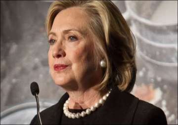 hillary clinton to hand over private email server