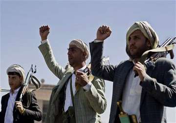 al qaida militants seize yemeni military base in south