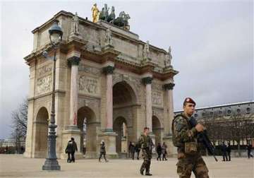 france works to avert new terror attacks suspect hunted