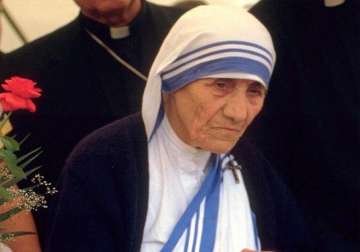 mother teresa to be made a saint after pope oks miracle