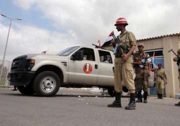 suicide bombing near yemen presidential palace eight killed