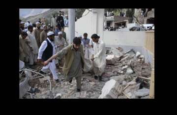 three killed 20 injured in bomb attack on pak mosque