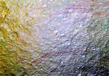 nasa probe spots unusual red arcs on icy saturn moon