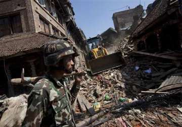 nepal quake toll passes 4 000 crisis looms as shortages galore