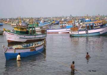 pakistan captures 38 indian fishermen near international maritime line