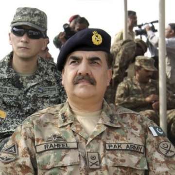 pakistan army chief offers training to afghan security forces