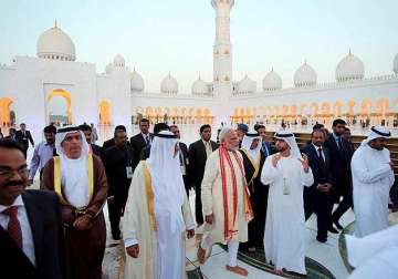 pm modi visits sheikh zayed grand mosque meets indian workers