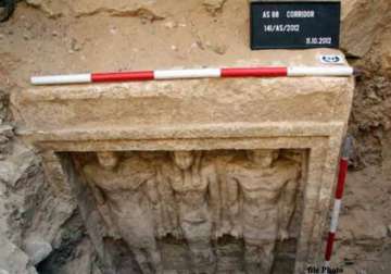 unknown egyptian queen s tomb discovered