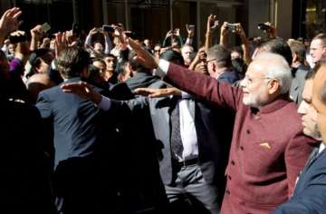 indian pm arrives in us to chants of modi modi
