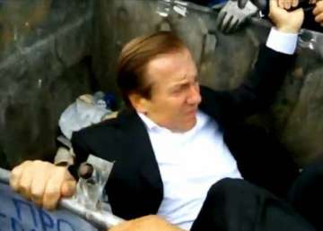 caught on camera ukrainian mp vitaly zhuravsky thrown into a wheelie bin