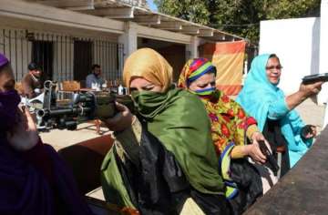 teachers in pakistan to carry guns in classroom