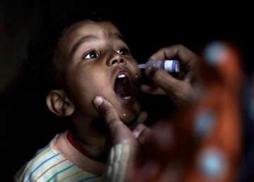 india warns pakistanis not to submit forged polio vaccine certificates