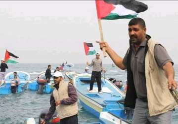 israel targets palestinian fishermen off gaza coast