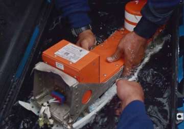 search continues as experts probe airasia jet s black boxes
