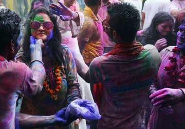 human shield to protect hindus celebrating holi in pakistan