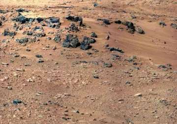 curiosity finds rocks similar to earth s crust on mars