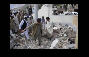 suicide attack on pak hospital kills 17 injures 20