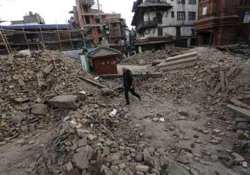 nepalese officials warn death toll in earthquake could hit 10 000