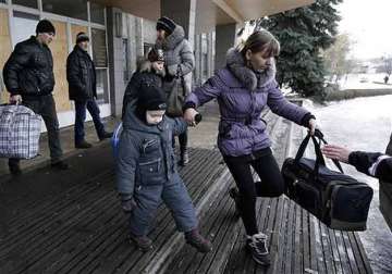 civilians flee east ukraine town as fighting intensifies