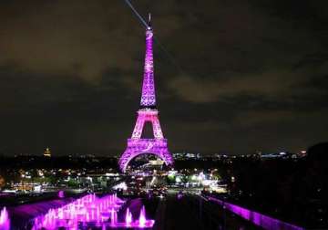 in pics eiffel tower turns pink for breast cancer