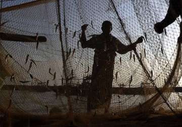 pakistan detains 29 indian fishermen
