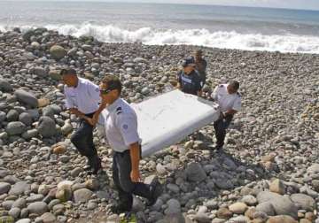 plane debris found in indian ocean won t solve mh370 crash mystery australia