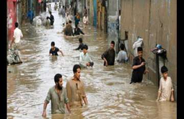 34 000 women paramedics go missing after pakistan floods
