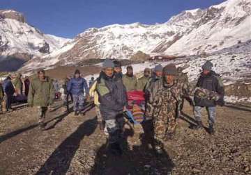 nepal blizzard avalanche death toll rises to 29