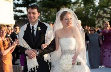 chelsea clinton weds at exclusive new york estate