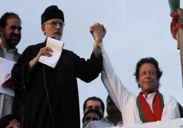 pakistan court orders arrest of two opposition leaders