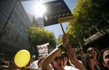 portuguese nurses announces strike against austerity