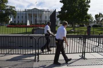 white house intruder got far past front door