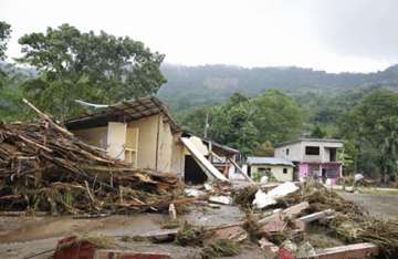 up to 1 000 feared dead as landslide buries homes in mexico