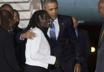 president barack obama visits kenya reunites with father s family