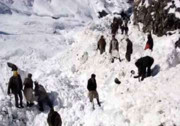 afghan avalanches toll rises above 250 officials