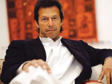 imran khan vows to stay in front of parliament till sharif quits