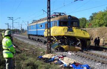 43 killed in train bus collision in ukraine