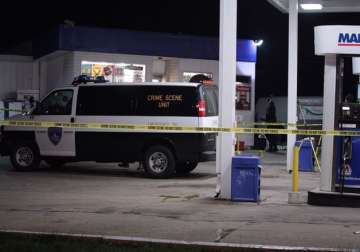 indian man shot dead in robbery attempt at us gas station