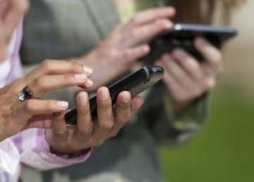 indians most addicted to smartphones globally survey
