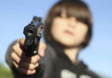 grandpa leaves 5 yr old girl alone in desert with a loaded gun