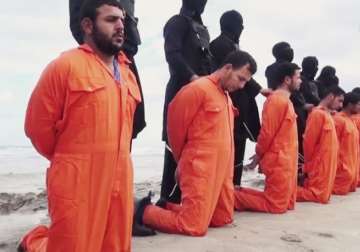 egypt bombs isis targets in libya after mass beheadings of coptic christians