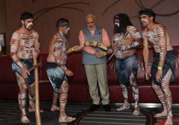 sydney modi receives boomerang from aboriginal dancers