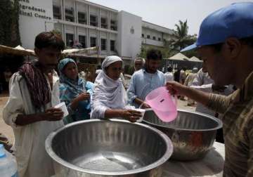 pakistan heatwave kills nearly 700