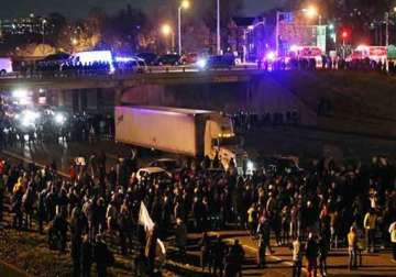 ferguson protesters disrupt black friday shopping