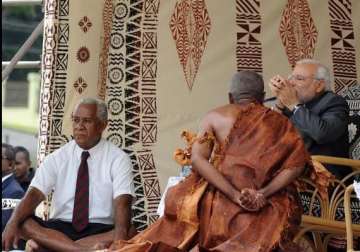 modi gets traditional fijian welcome