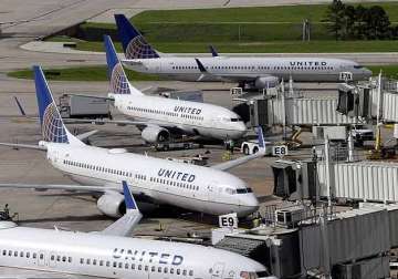 united airlines resumes flights grounded by computer glitch